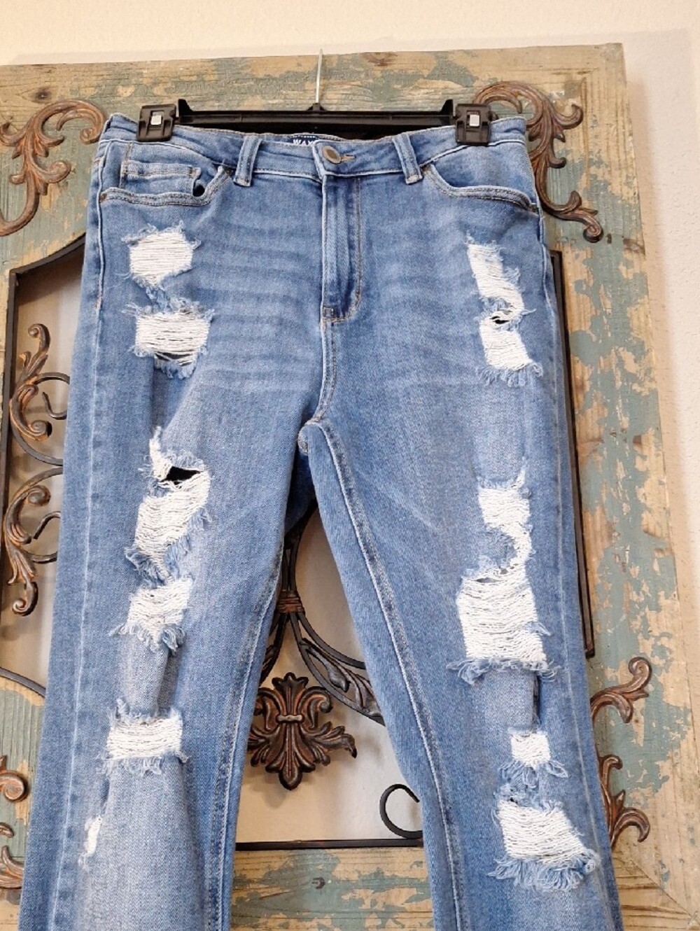 🔥🔥CLEARANCE🔥🔥
Wax Jean Distressed Ankle Skinny Jeans in Light Blue. Size 11 - Picture 3 of 6